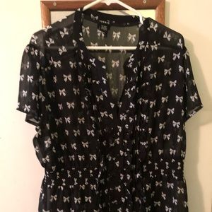 Torrid babydoll style top. Never been worn. Sz 2